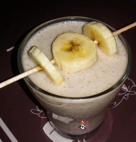 SMOOTHIES DE PLÁTANO, CHOCOLATE Y MUESLIS SMOOTHIES DE PLÁTANO, CHOCOLATE Y MUESLIS