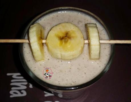 SMOOTHIES DE PLÁTANO, CHOCOLATE Y MUESLIS SMOOTHIES DE PLÁTANO, CHOCOLATE Y MUESLIS