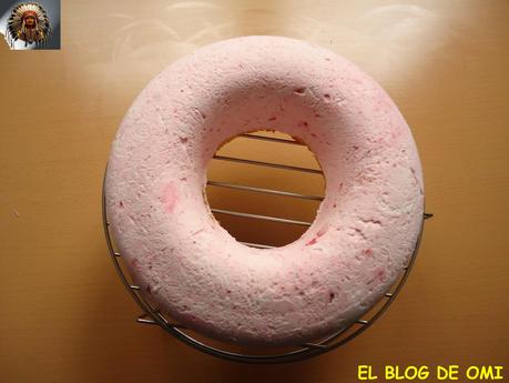 TARTA FRÍA DE FRESAS CON NATA Y CHOCOLATE BLANCO TARTA FRÍA DE FRESAS CON NATA Y CHOCOLATE BLANCO