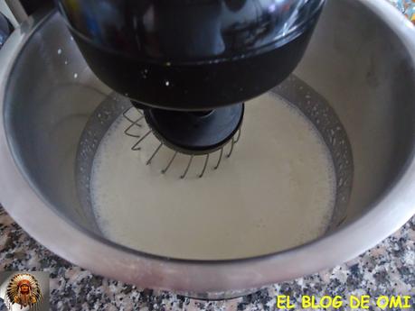 TARTA FRÍA DE FRESAS CON NATA Y CHOCOLATE BLANCO TARTA FRÍA DE FRESAS CON NATA Y CHOCOLATE BLANCO