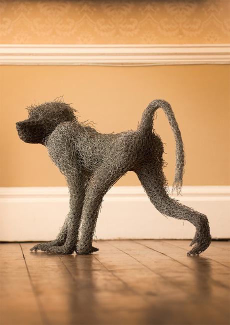 Impresionantes esculturas de animales hechas con alambre galvanizado.