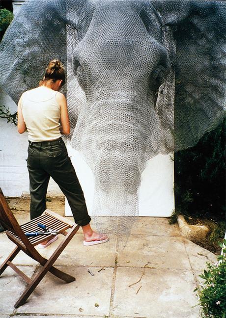 Impresionantes esculturas de animales hechas con alambre galvanizado.