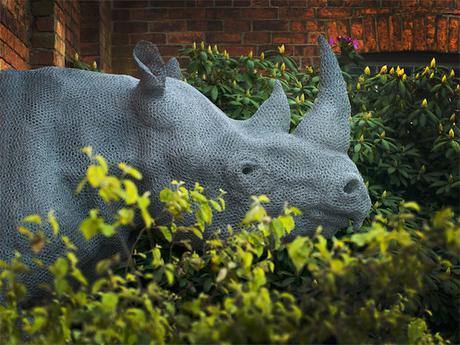 Impresionantes esculturas de animales hechas con alambre galvanizado.