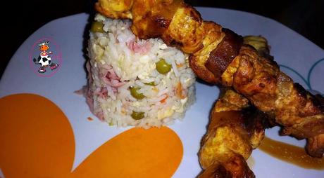 PINCHITOS DE POLLO Y PIÑA CON ARROZ 3 DELICIAS PINCHITOS DE POLLO Y PIÑA CON ARROZ 3 DELICIAS