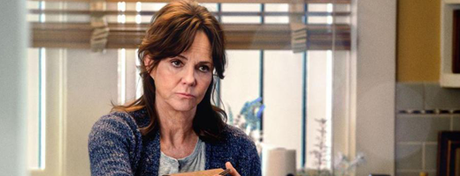 Sally Field se ríe de la idea de ver a la tía May en una película individual