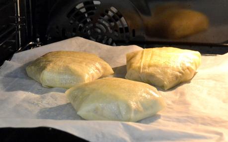 Receta casera de pastela marroquí. Pastelas morunas o arabes de pollo con frutos secos y pasta brick o filo. Fácil, rápido.