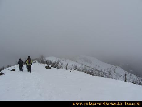 Ruta Carabanzo, Ranero: Descendiendo del pico Ranero al mirador entre nieve