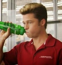 Chad Feldheimer brad pitt drinking burn after reading Quemar después de leer