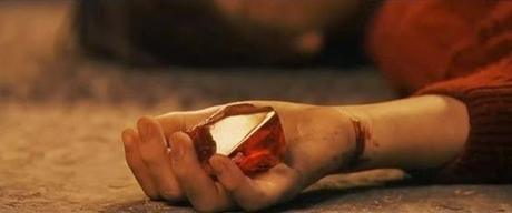 Film still from harry potter and the socerer's stone (2001) / Heyday Films red piedra filosofal philosopher's hand