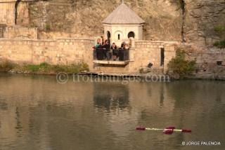 ARMENIA, DÍA 12: ADIOS ARMENIA, HOLA GEORGIA DE NUEVO CRUZ DE FLORES EN EL RÍO MTKVARI, TBILISI