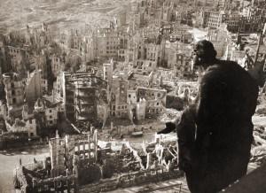 Febrero 1945: bombardeos aliados sobre una ciudad alemana. La injustificable destrucción de Dresde.