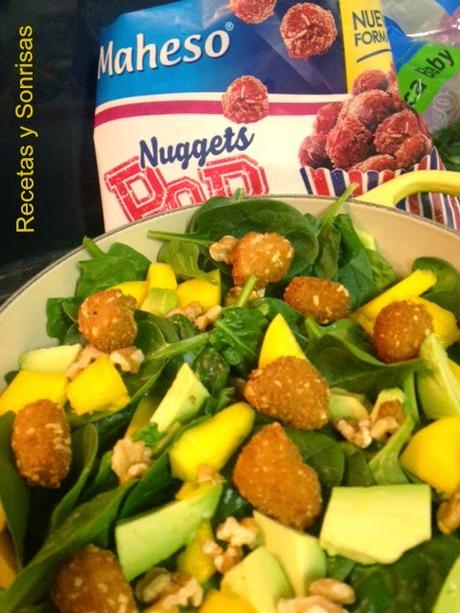 ENSALADA DE BROTES DE ESPINACAS, POP NUGGETS, MANGO, AGUACATES Y NUECES