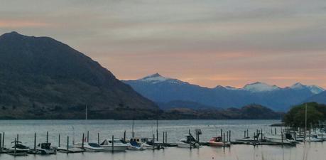 Postales azules, blancas y verdes desde Wanaka Atardecer infinito en Wanaka