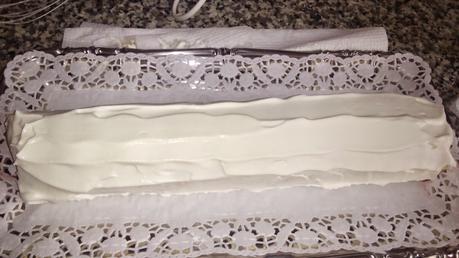 BRAZO DE GITANO DE NATA Y FRESA BRAZO DE GITANO DE NATA Y FRESA