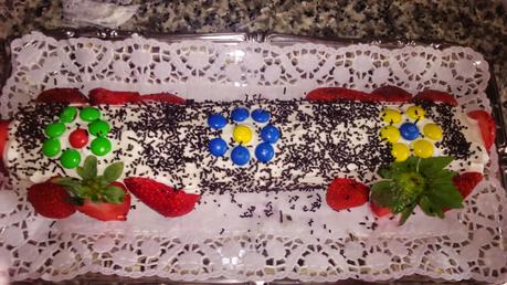 BRAZO DE GITANO DE NATA Y FRESA BRAZO DE GITANO DE NATA Y FRESA