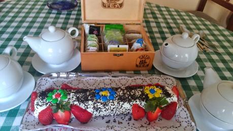 BRAZO DE GITANO DE NATA Y FRESA BRAZO DE GITANO DE NATA Y FRESA