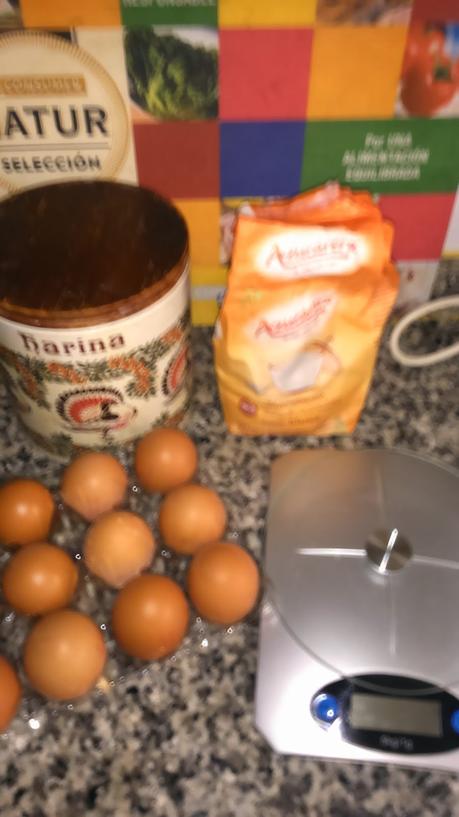 BRAZO DE GITANO DE NATA Y FRESA BRAZO DE GITANO DE NATA Y FRESA