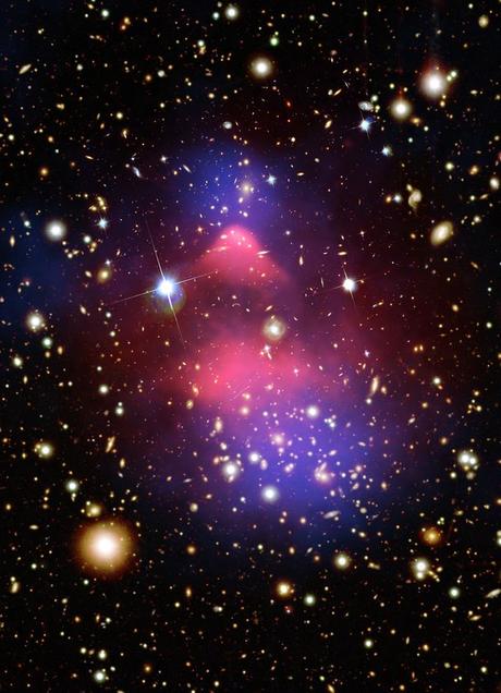 El cúmulo galáctico 1E 0657-556 en luz visible y rayos X