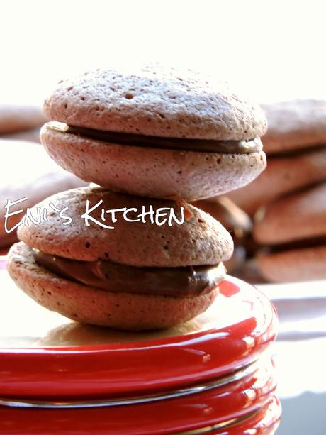 Pastelitos de chocolate con relleno de Nutella Pastelitos de chocolate con relleno de Nutella