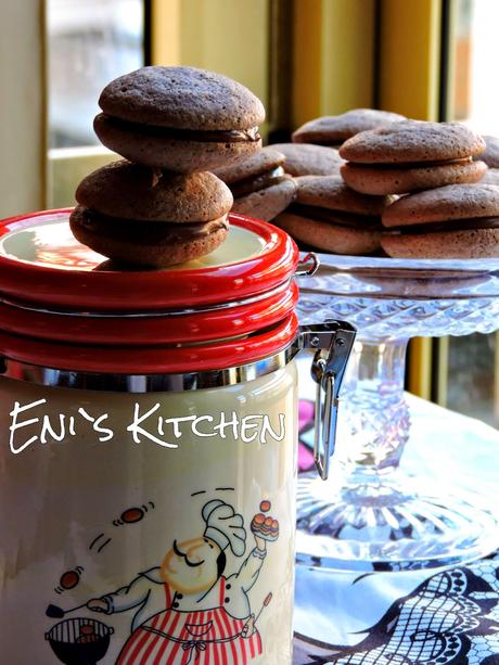 Pastelitos de chocolate con relleno de Nutella Pastelitos de chocolate con relleno de Nutella