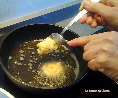 Buñuelos de bacalao a la española Buñuelos de bacalao a la española