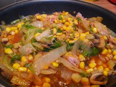 Burrito con col china verduras y atún