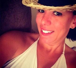 «Suelo inspirarme en anécdotas que bien me han pasado, o les ha pasado a mis amigas. Las hago mías y las vivo para que quien las lea sienta lo mismo que he sentido yo al escribirlas». | Entrevista a Amagoia Arce. «Suelo inspirarme en anécdotas que bien me han pasado, o les ha pasado a mis amigas. Las hago mías y las vivo para que quien las lea sienta lo mismo que he sentido yo al escribirlas». | Entrevista a Amagoia Arce.