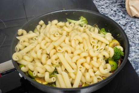 Pasta con bacon, higos y brócoli