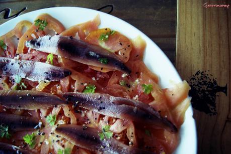 Ensalada de tomate y anchoas del cantábrico Ensalada de tomate y anchoas del cantábrico