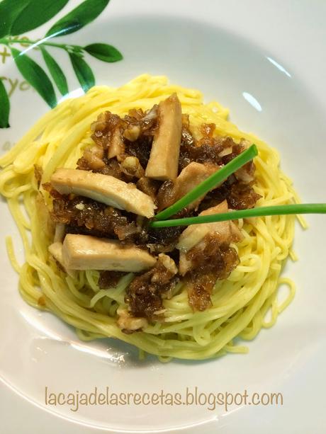 Spaghetti con Bonito y Cebolla Caramelizada con Miel, del color de tus ojos...