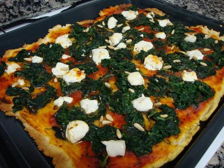 Pizza de espinacas y queso de cabra Pizza de espinacas y queso de cabra
