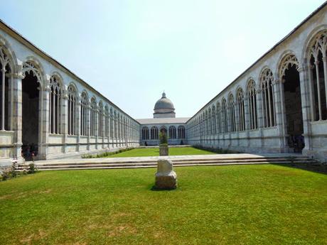 Interior del Cementerio de Pisa