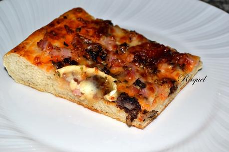 Pizza de Morcilla con Ibéricos y Queso de Cabra Pizza de Morcilla con Ibéricos y Queso de Cabra