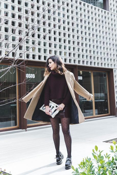 OUI Oui_clutch-Clare_vivier-Burgundy_Total_Look-Street_style-Outfit-Collage_Vintage-17