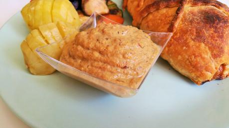 Rollo de filete vegetal Vegesan estilo Wellington con salsa de champiñones Rollo de filete vegetal Vegesan estilo Wellington con salsa de champiñones