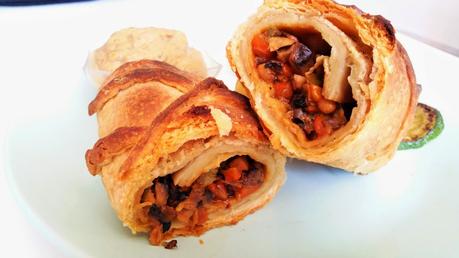 Rollo de filete vegetal Vegesan estilo Wellington con salsa de champiñones Rollo de filete vegetal Vegesan estilo Wellington con salsa de champiñones