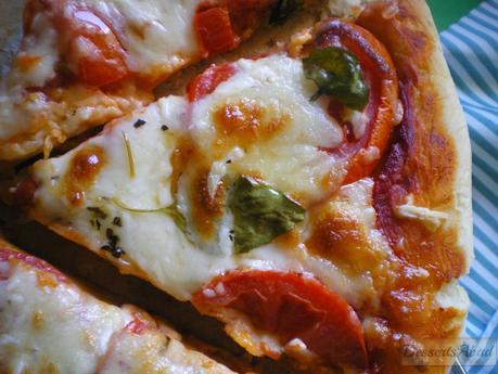 Pizza margherita {Pizza Margarita} Pizza margherita {Pizza Margarita}