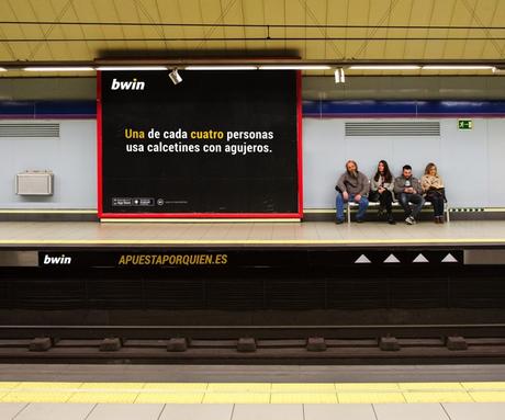 ¿Quién no usa ropa interior? ¿Y quién no tira de la cadena? Divertida campaña de Bwin #apuestaporquien