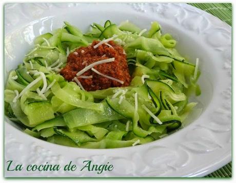 TALLARINES DE CALABACÍN CON PESTO ROSSO TALLARINES DE CALABACÍN CON PESTO ROSSO