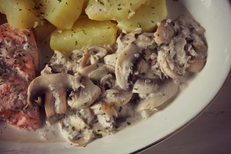 LENTEJAS CON VERDURAS & SALMON CON PATATAS EN SALSA DE CHAMPIÑONES LENTEJAS CON VERDURAS & SALMON CON PATATAS EN SALSA DE CHAMPIÑONES