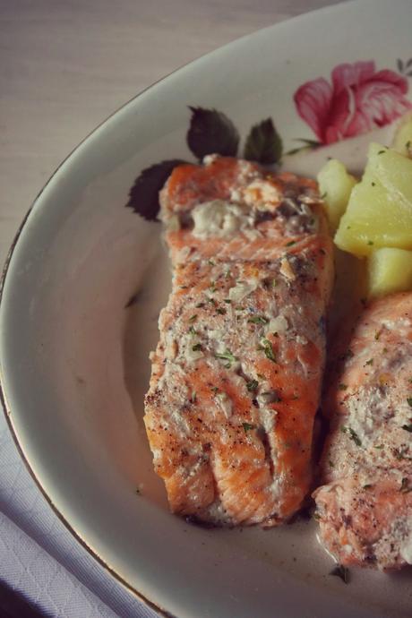 LENTEJAS CON VERDURAS & SALMON CON PATATAS EN SALSA DE CHAMPIÑONES LENTEJAS CON VERDURAS & SALMON CON PATATAS EN SALSA DE CHAMPIÑONES