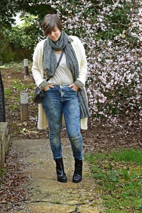 SIN TÍTULO: Hoy escasean las ideas SIN TÍTULO: Hoy escasean las ideas