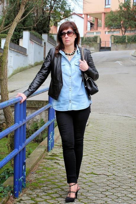 MIS LOOKS- CAMISA VAQUERA Y NEGRO MIS LOOKS- CAMISA VAQUERA Y NEGRO