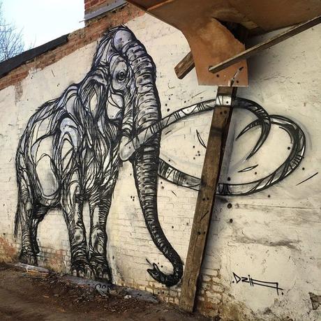 Mamut graffitti street art Dzia