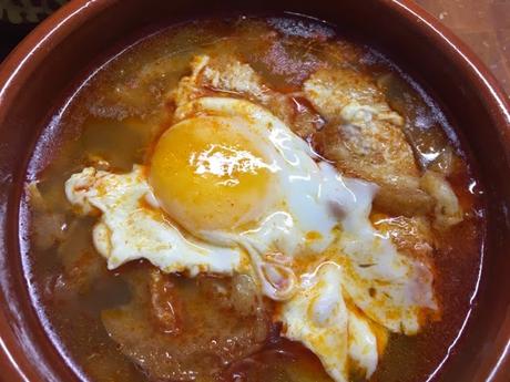 Sopa castellana o sopa de ajo. Sopa castellana o sopa de ajo.