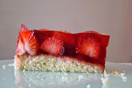 PASTEL DE FRESAS EN GELATINA