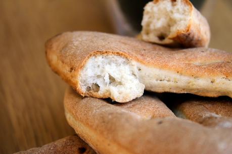 Fougasse de centeno y ajos asados con tapenade