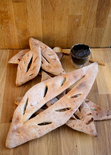 Fougasse de centeno y ajos asados con tapenade