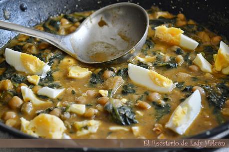 Potaje de cuaresma con garbanzos, bacalao y espinacas