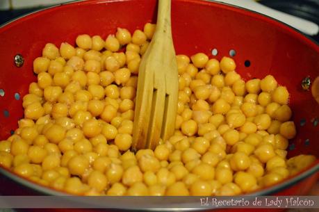 Potaje de cuaresma con garbanzos, bacalao y espinacas